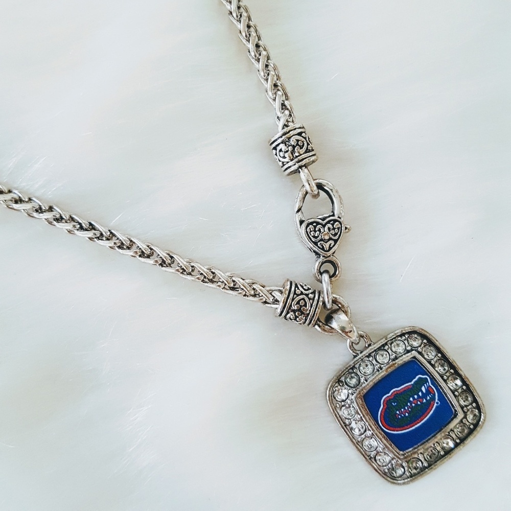 𝅺University of Florida Gator Necklace